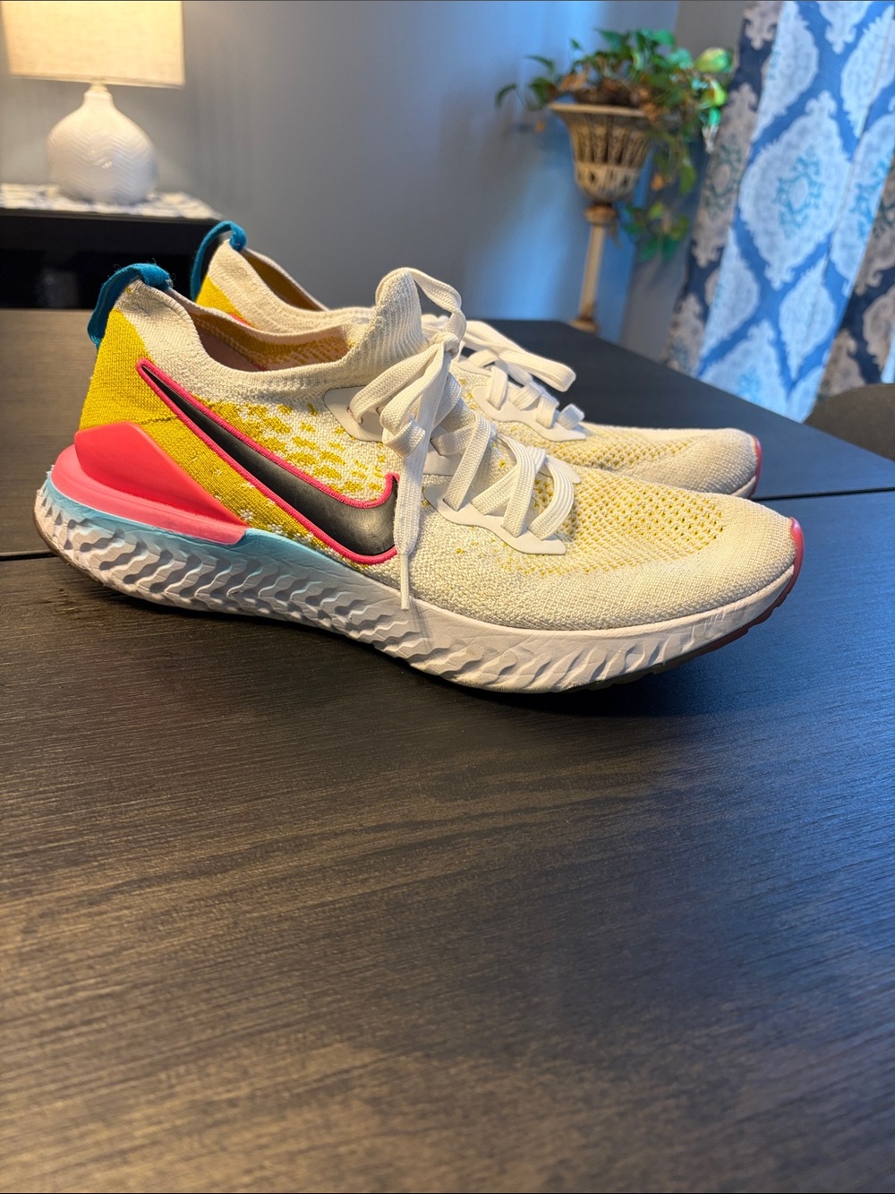 Men’s 9.5 Nike Epic React Flyknit 2 White Pink Blast Citron C17583-100